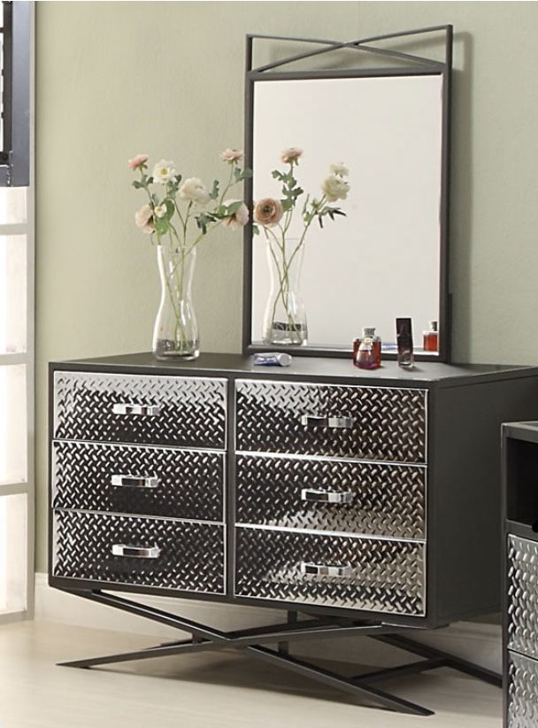 Diamond Plate Dresser And Night Stand