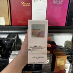 Brand new men and female perfumes and Cologne for sale bulk and singles available sample available to smell✅ full size 