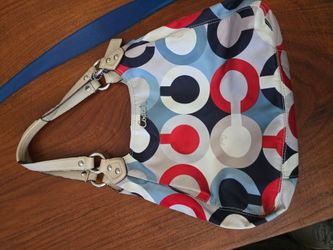 The Vintage Coach Shoulder Bag Madison Scarf Hobo #C1376- F23955 is a stylish and practical accessory for women who appreciate classic design and qual