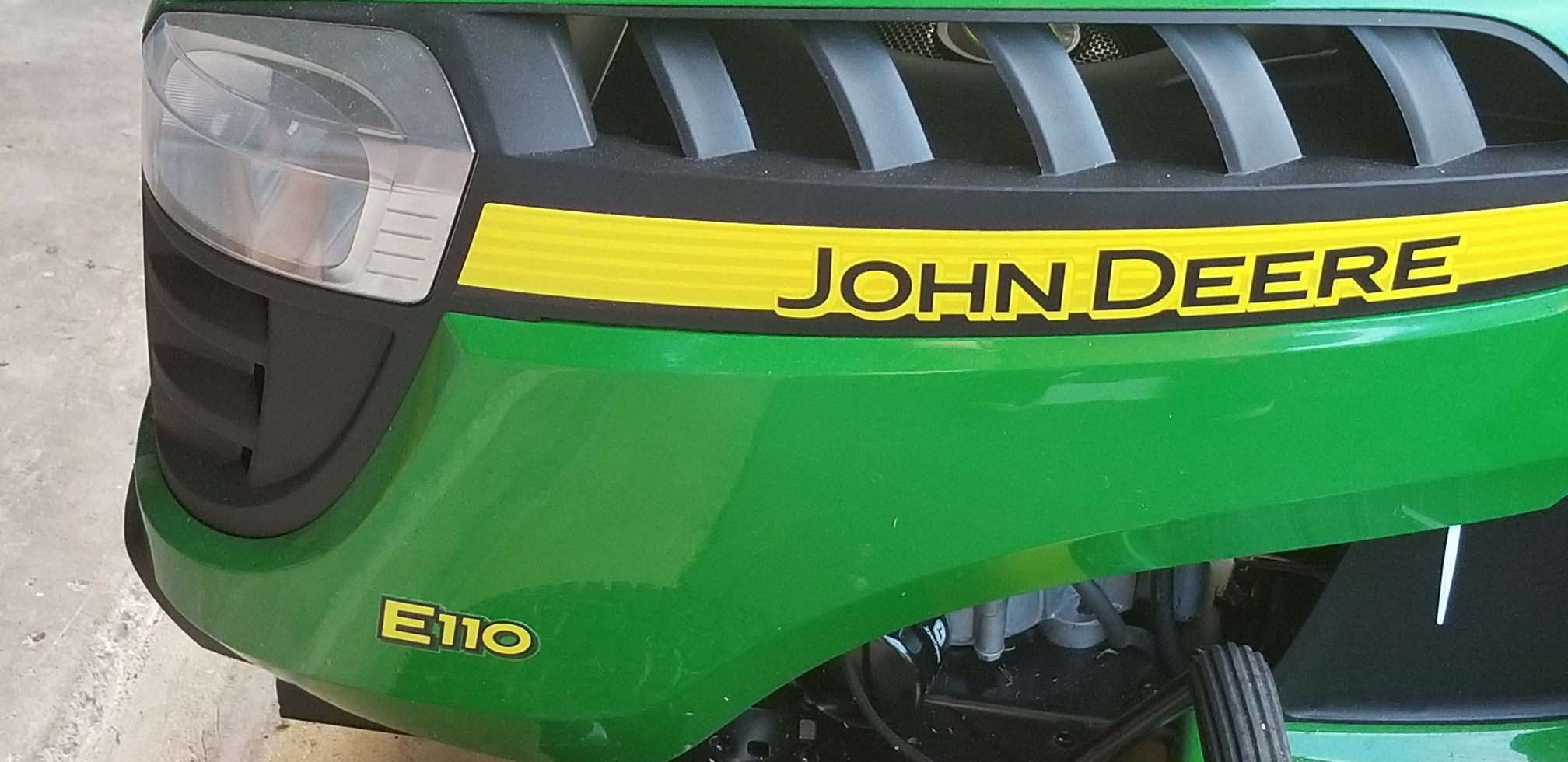 Lawn tractor John Deere model E110