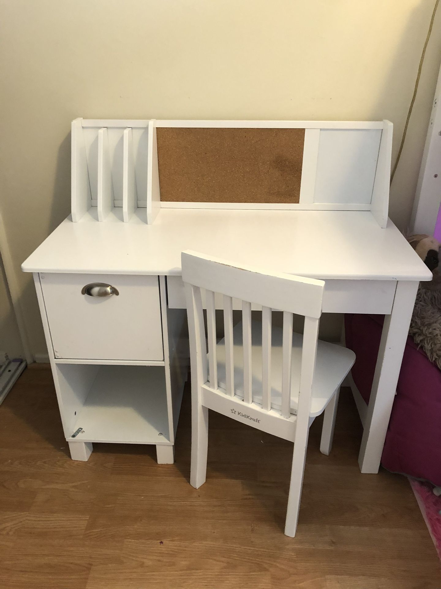 Kids Desk And Chair (KidKraft)