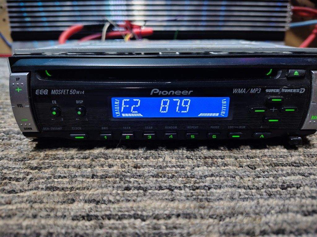 Pioneer DEH-2800MP
CD receiver with MP3/WMA playback
