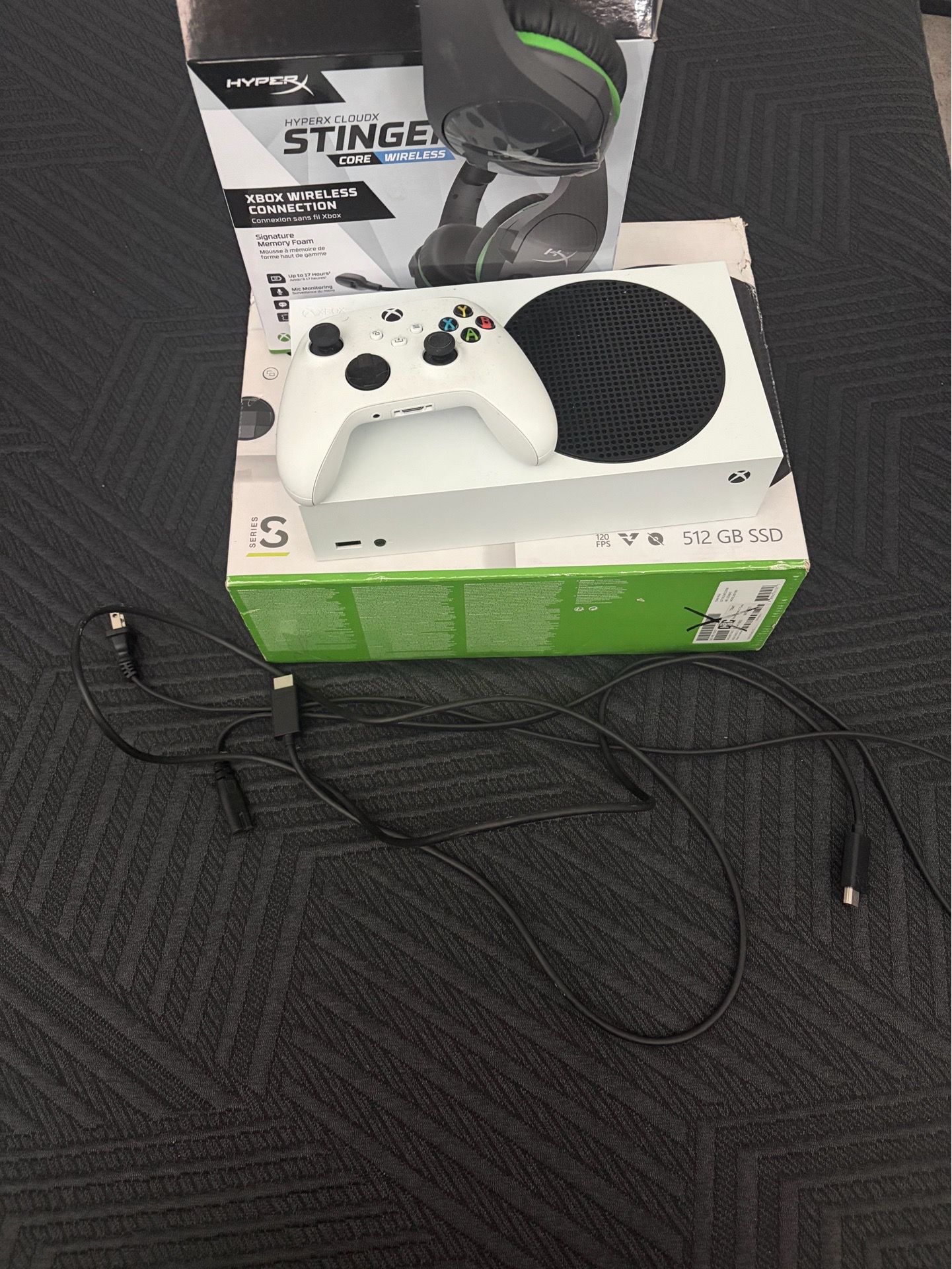 Xbox Series S 500 GB with Hyper X Wireless Gaming Headset