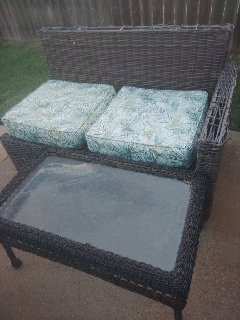 Free .Outside Patio Wicker Set & Table 