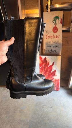 Girls boots