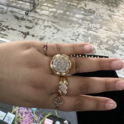 Big Flower Cluster Ring 10k Gold 14.8 Grams Size8