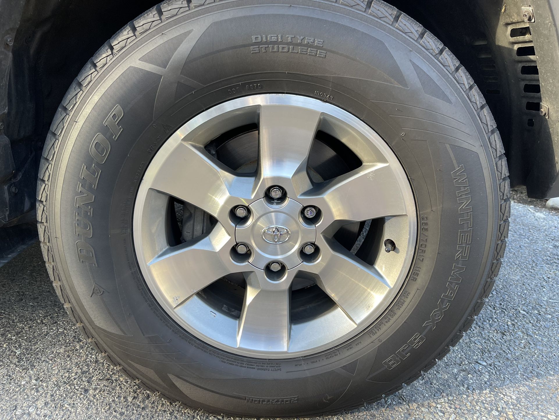 Toyota 4Runner/Tacoma SR5 Stock Alloy Wheels With Dunlop Tires