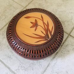 Excellent condition Chinese marquetry bamboo basket