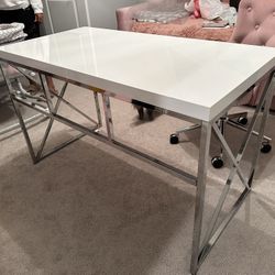 White Desk 