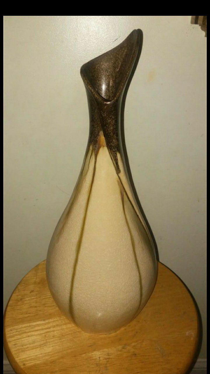 Mid Century Beautiful 17" tall vase. Like new