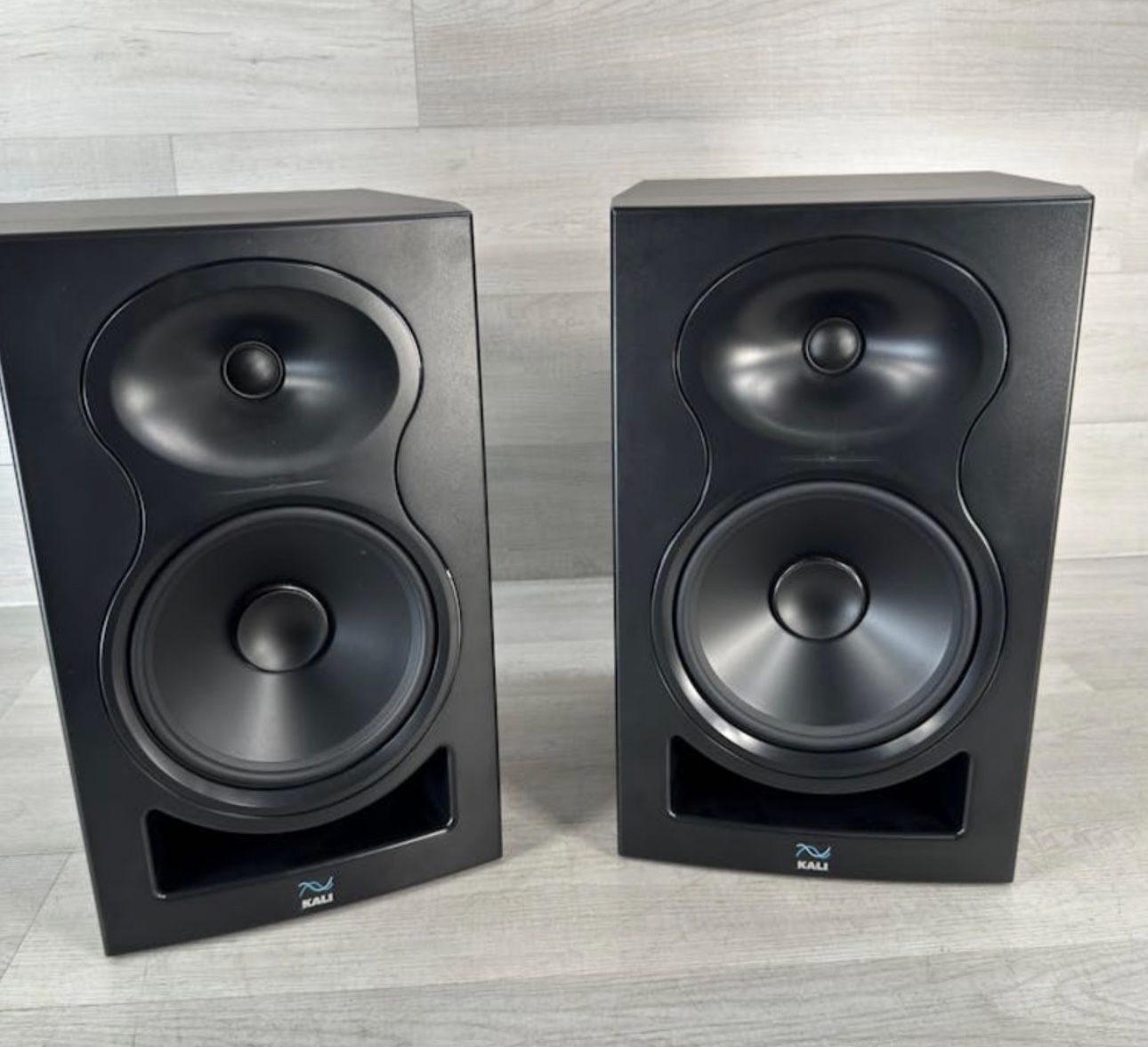 Kali Audio Lp-8 V1 Pair Brand New Condition ‼️‼️