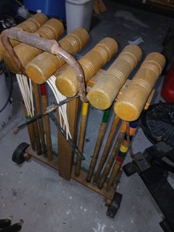 Vintage croquets at with all the parts to it