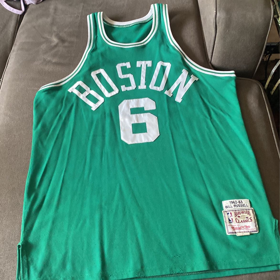 Bill Russell Boston Celtics Mitchell & Ness Jersey Medium for Sale in  Woodbridge Township, NJ - OfferUp