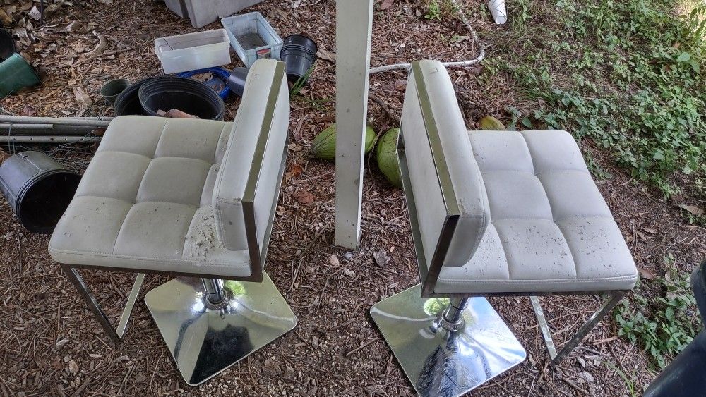 Cushioned Swivel Barstool Chairs