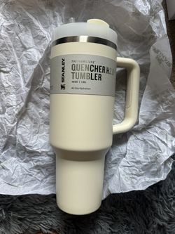 Stanley Quencher H2.0 40 oz Tumbler – Cream (New)