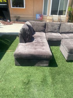 Corner sectional couch