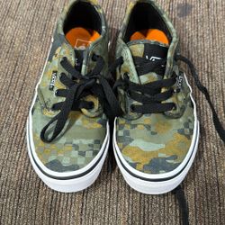 Youth Vans Camo Print Size 1