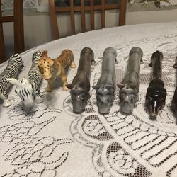 Unique salt and pepper shakers