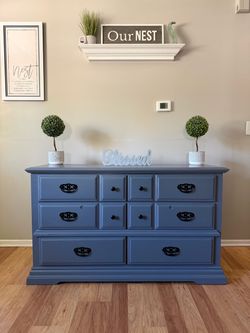 ✨🩶Beautiful solid dresser🩶✨