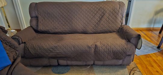 Near new Lazyboy reclining couch
