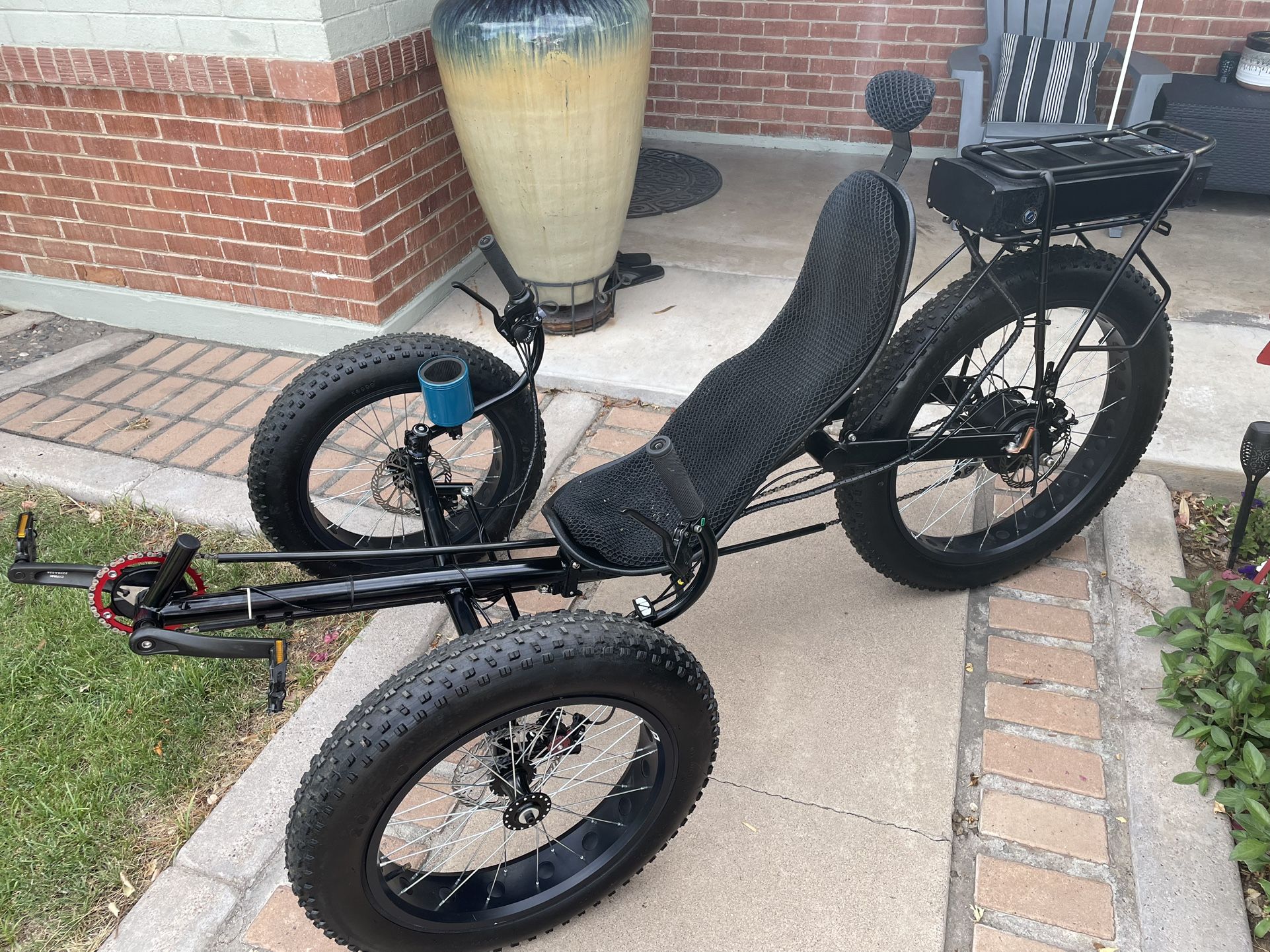 RECUMBENT ELECTRIC TRIKE -ONLY-60 MILES 