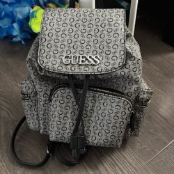 GUESS BACKPACK🩶