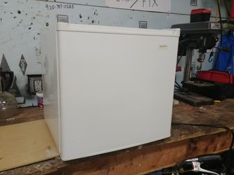 Sanyo mini fridge