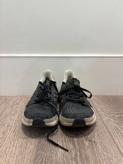 black and white sneakers size 9.5 men’s