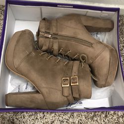 Women Taupe Boots 6.5