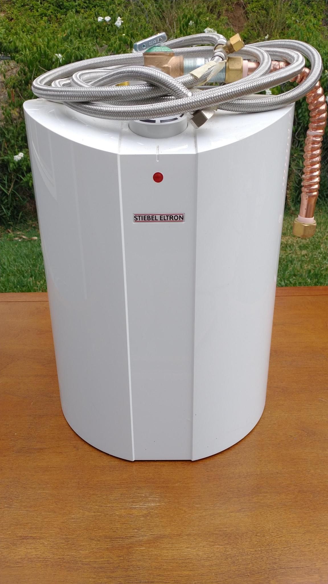 4 Gallon Minitank Electric Water Heater for Sale in Fallbrook, CA