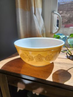 Pyrex Butterfly Gold Mixing Bowl