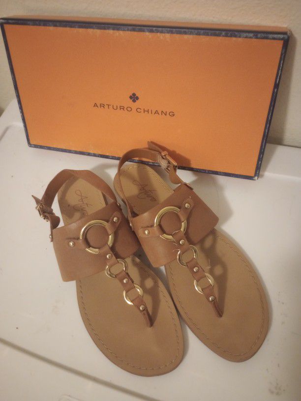 Woman's 8.5  Brown Sandals
