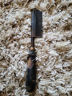 Beautiful vintage curling iron comb