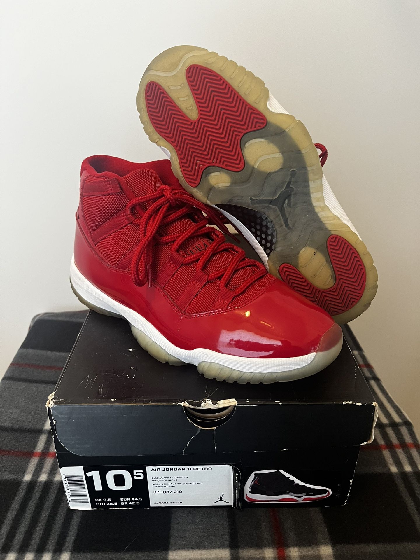 Nike Air Jordan Retro 11 Sz 10.5 Red/White