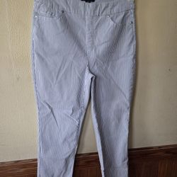Mario Serrani Women’s Blue & White Vertical Striped Pull-On Capri Pants – Size S