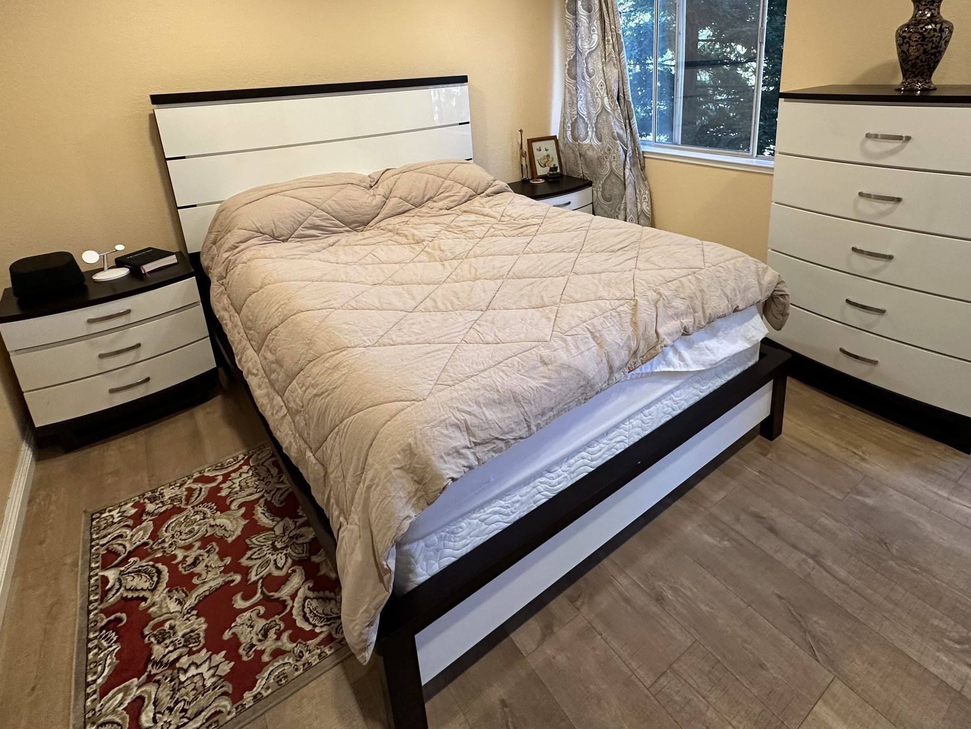 Queen Bedroom Set: Bedframe + 2x Nightstands + Dresser - Walnut/White