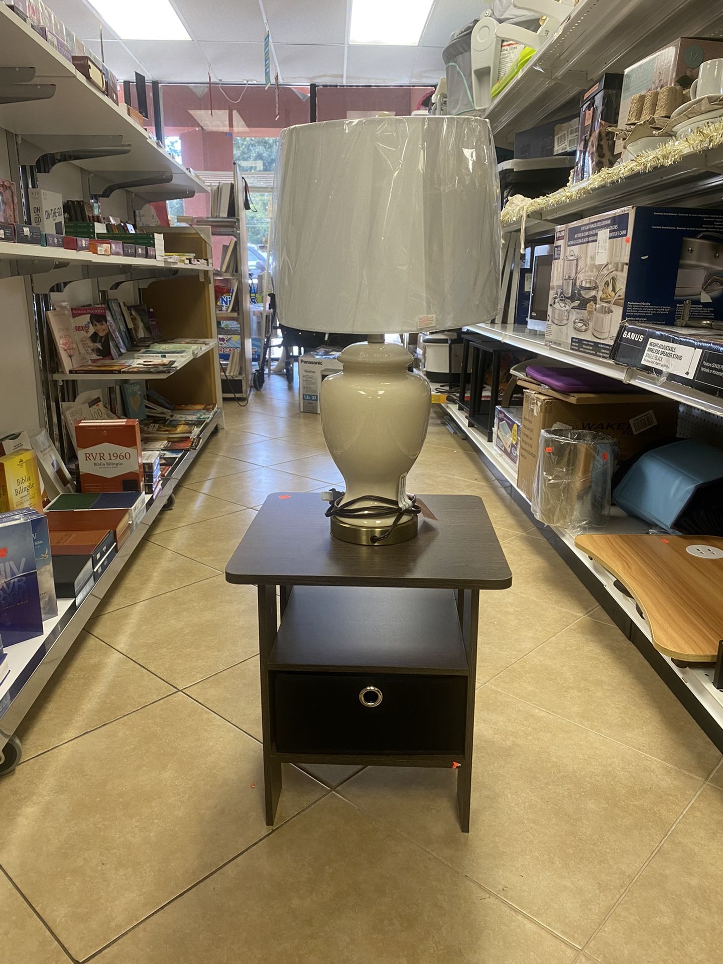 Small Desk With Lamp 