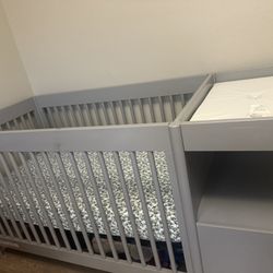 Crib With Changing Table 