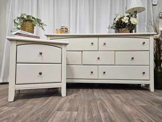 Beautiful Dresser &  Nightstand Bedroom Set