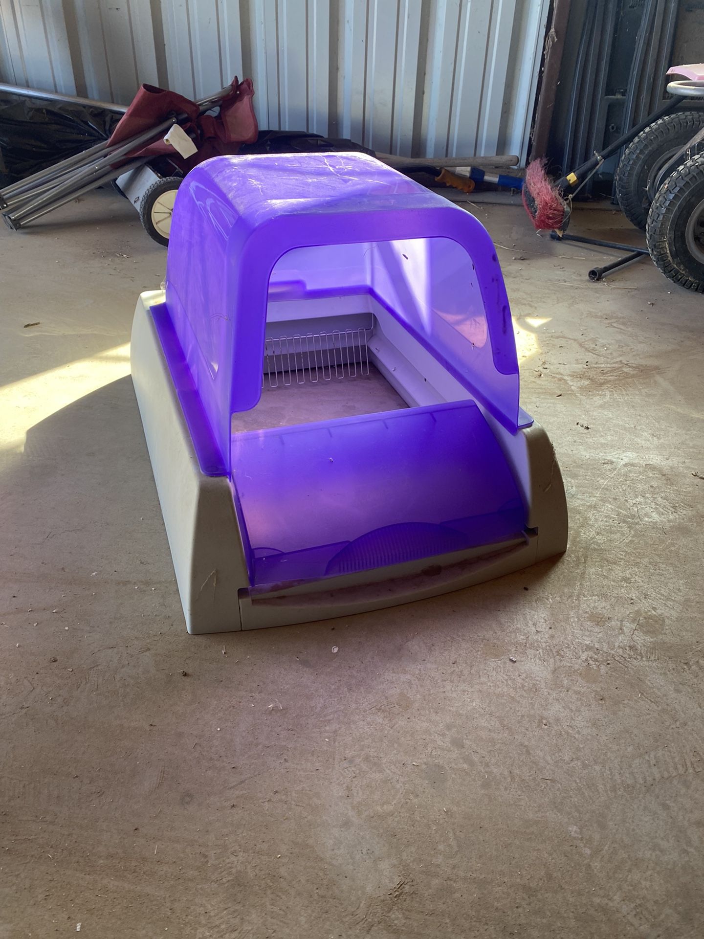 Scoop Free Automatic Litter Box