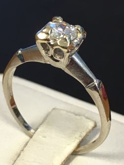 Diamond engagement ring on white gold setting