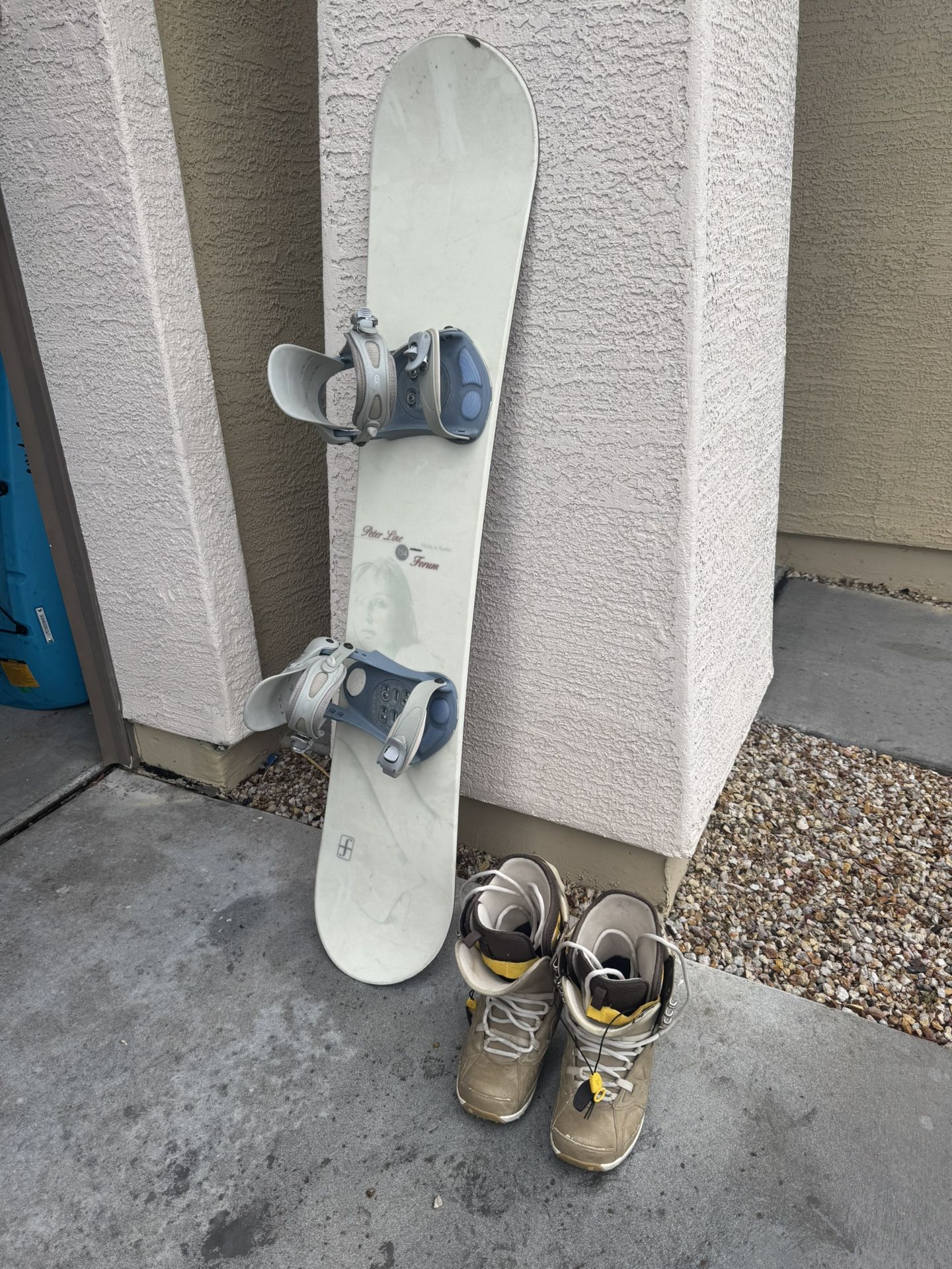Forum snowboard W/ Bindings And Burton Bootd