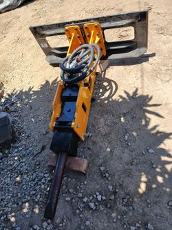 Bobcat concrete breaker D680