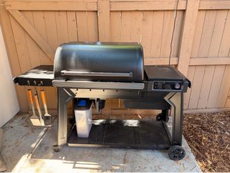Traeger Woodridge Pro Pellet Grill – Excellent Condition