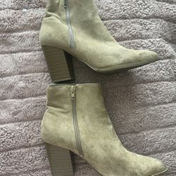 Forever 21 Tan Ankle Boots (women’s 7)
