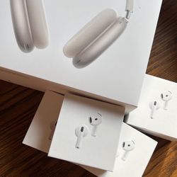 Apple Head Phones And Air Pods