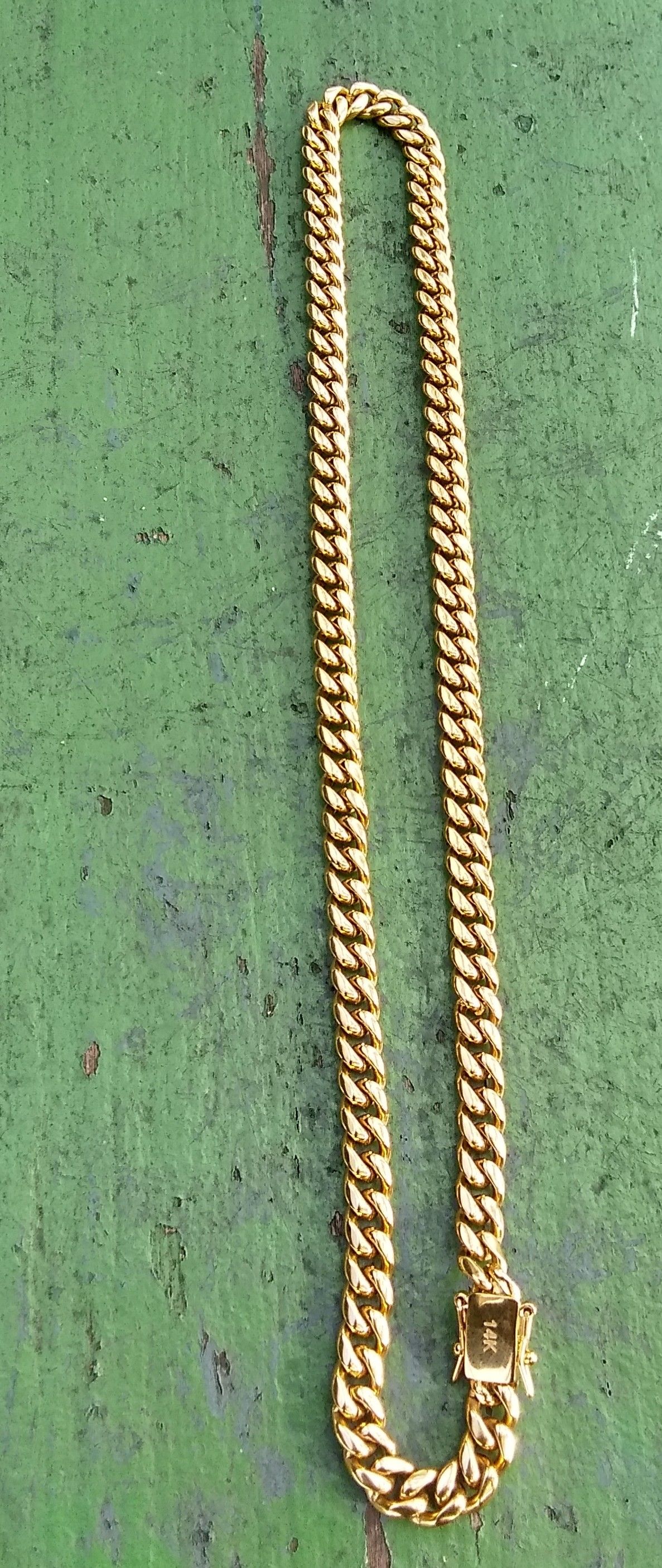 $75.....8mm 14k or 18k gold plated Cuban link chain.....Fast Shipping is available 🛫✈️🛬 or I deliver 🚗🏍️💭💭