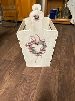 White Wood Caddy with Floral Wreath Paint