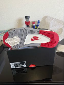 Jordan 4 Bred Reimagined size 9.5