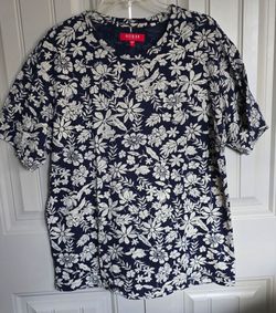 GUESS✨️ UNISEX SHORT SLEEVE Top Size (L)